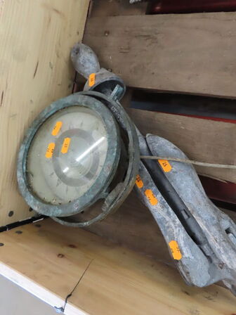 Anker og Kompas fra Båd