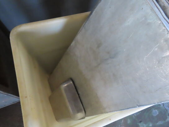 Plastkar inkl. Aluminiumshylder