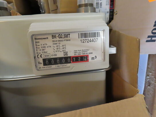 Palle med div. Målere og fittings