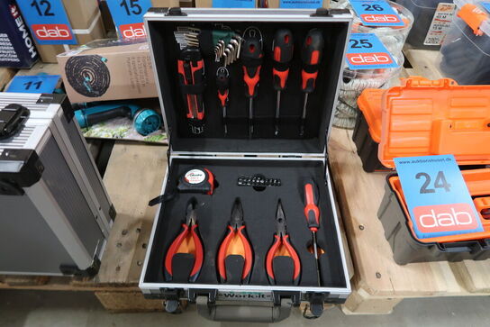 Værktøjskuffert med indhold 