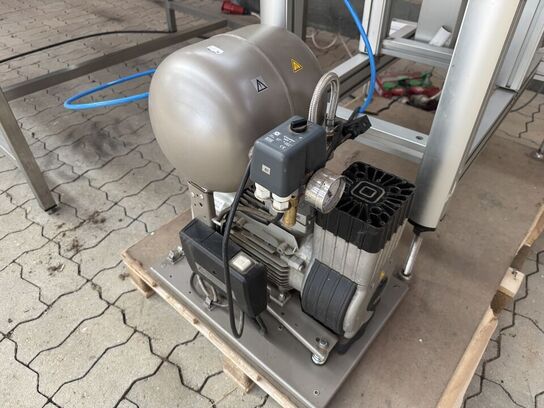 Labelmaskine BIZERBA inkl. kompressor & bord