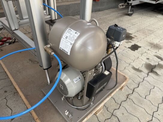 Labelmaskine BIZERBA inkl. kompressor & bord