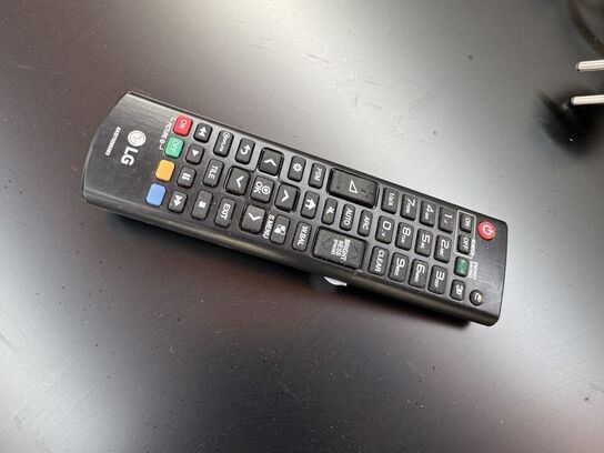 2 stk 43" Displays LG 43UH5F inkl. dobbelt vægbeslag