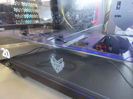 Komplet Gaming PC med Skærm, Mus og tastetur (SHARK GAMING, BENQ, STEEL SERIES)