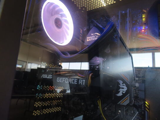 Komplet Gaming PC med Skærm, Mus og tastetur (SHARK GAMING, BENQ, STEEL SERIES)