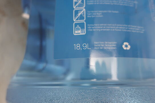 Diverse vandbeholdere a 18,9 l.