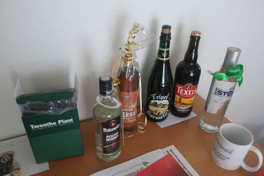 Jalousiskab / spiritusflasker