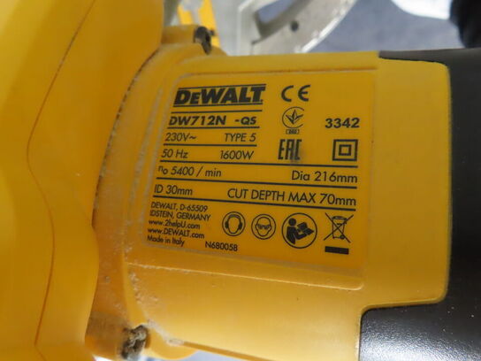 Kapgeringssav med stativ DEWALT DW712N