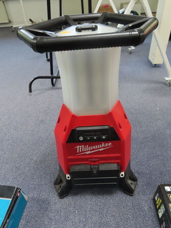 Stor arbejdslampe MILWAUKEE