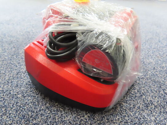 Ladestation og 2 stk. Batterier MILWAUKEE M12