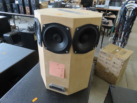 Testhøjtaler med 8 enheder