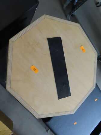 Testhøjtaler med 8 enheder