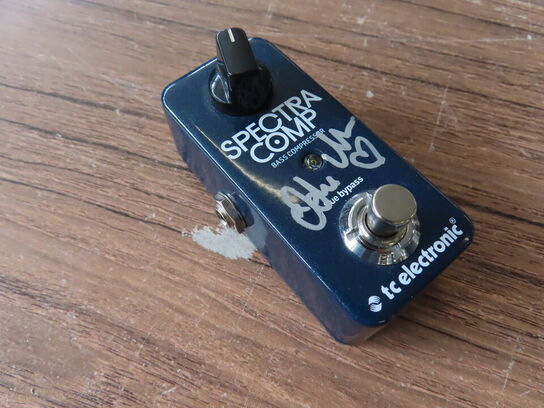 Guitarpedal - TC ELECTRONIC SPECTRA COMP (med for os ukendt autograf)