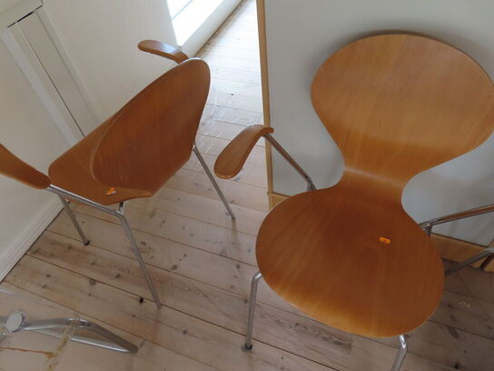 2 stk. Spisebordsstole med armlæn