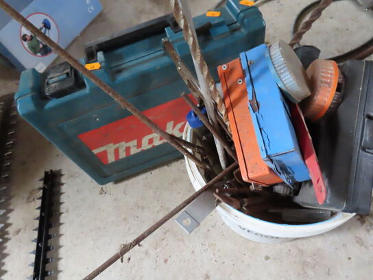 Spand og kuffert med divers bor