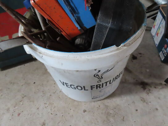 Spand og kuffert med divers bor