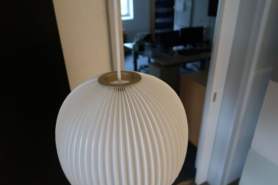 Pendel LE KLINT Lamella 3 Ø33 Hvid/gold