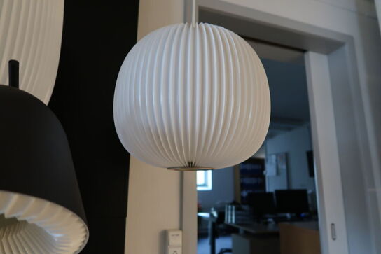 Pendel LE KLINT Lamella 3 Ø33 Hvid/gold