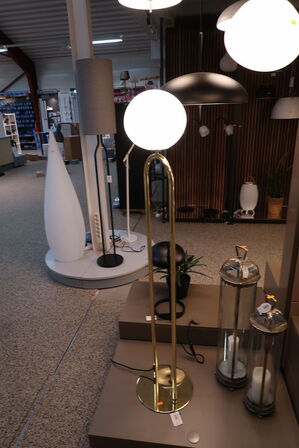 Gulvlampe DESIGN FOR THE PEOPLE Shapes Messing