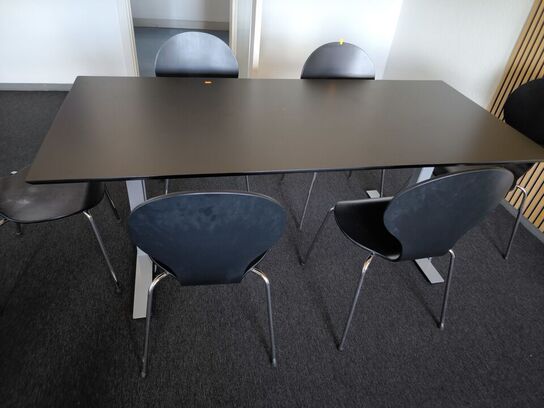 Bord med 6 stk. stole