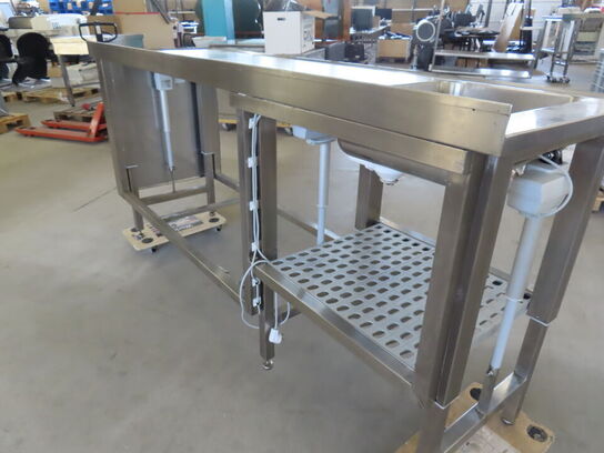 Hæve/sænke bord med vask