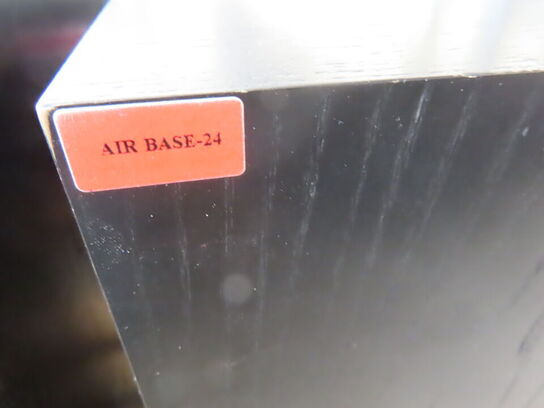 Højtaler DYNAUDIO AIRBASE 24 (Dette lot kan ikke sendes)