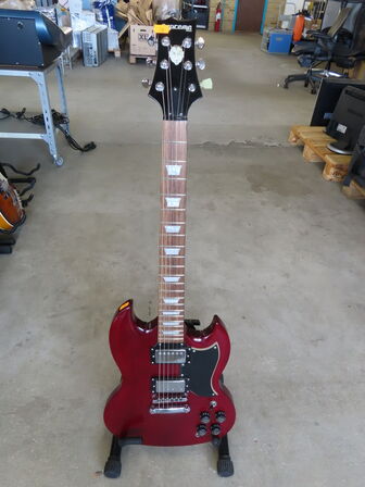 Guitar SUPREME AAGE inkl. Stativ
