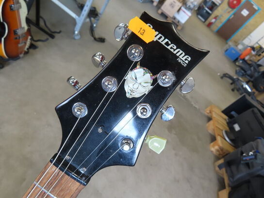 Guitar SUPREME AAGE inkl. Stativ