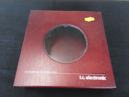 Kasse til 25 års jubilæums Guitar pedal TC ELECTRONIC