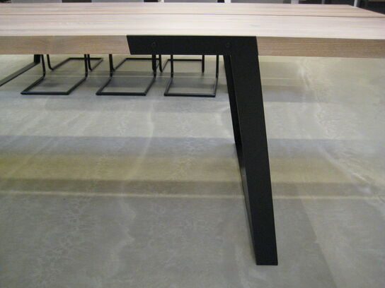 2 sæt sorte metal ben til Zilas spisebord