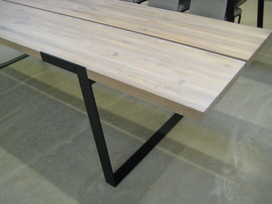 2 sæt sorte metal ben til Zilas spisebord