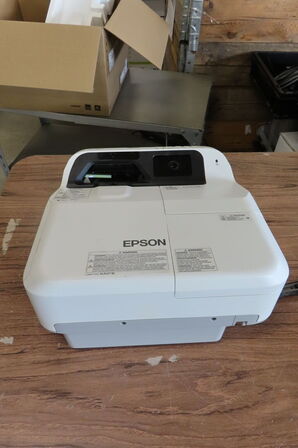 Projektor EPSON 695WI