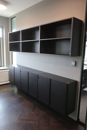 2 stk. væghængt reoler