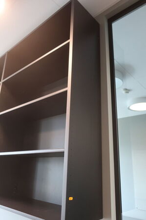 2 stk. væghængt reoler