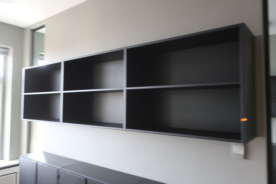 2 stk. væghængt reoler