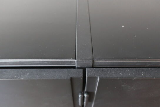 2 stk. væghængt reoler