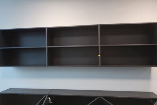 2 stk. væghængt reoler