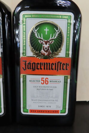4 fl. Likør JÄGERMEISTER