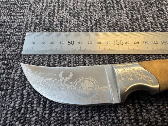 Graveret udendørskniv – til eventyr og friluftsliv, jagt, fiskeri