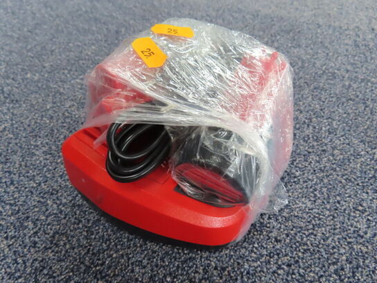 Lader og to Batterier M12 - MILWAUKEE