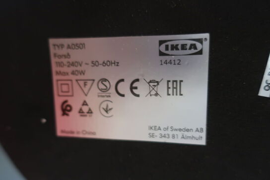 Bord med 2 stk. bordlamper