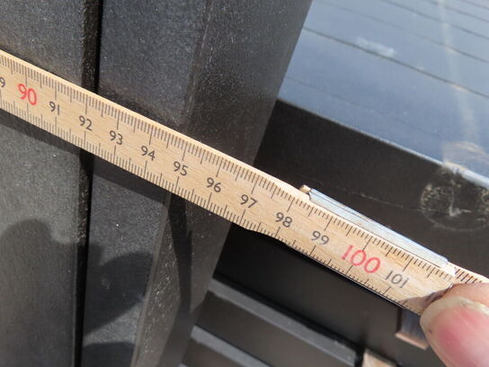 Dør med med ramme (ydre mål205x 95)