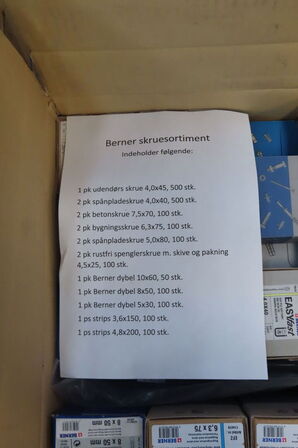 Palle med diverse skruer mv. L1 BERNER