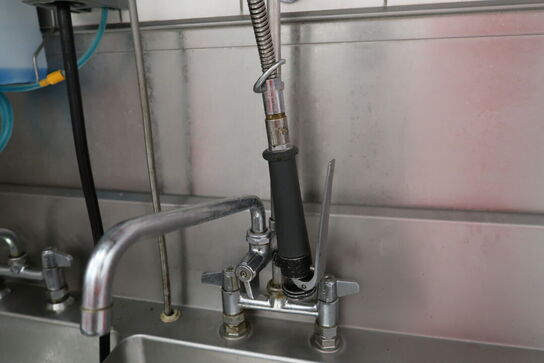 Rustfri stålvaske med armatur