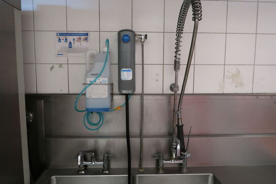 Rustfri stålvaske med armatur