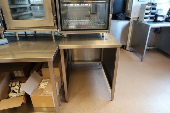 Rustfri stålbord med indhold (varmeskabe medfølger ikke)