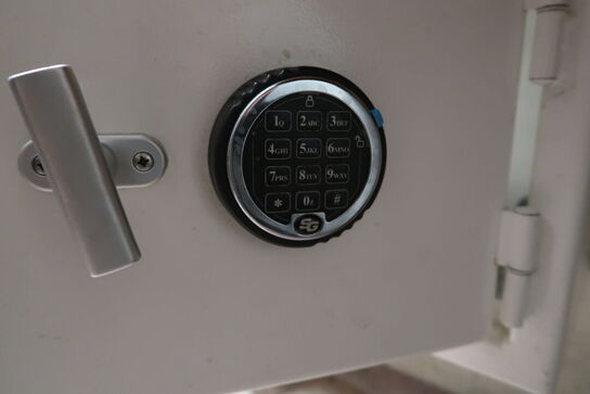 3 stk. kontorstole/stole, pengeskab