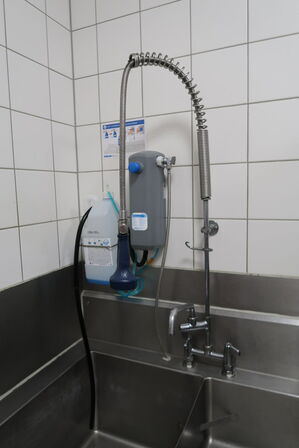 Rustfri stålvaske med armatur