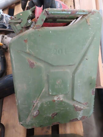 2 stk Jerrycans / Benzin dunke