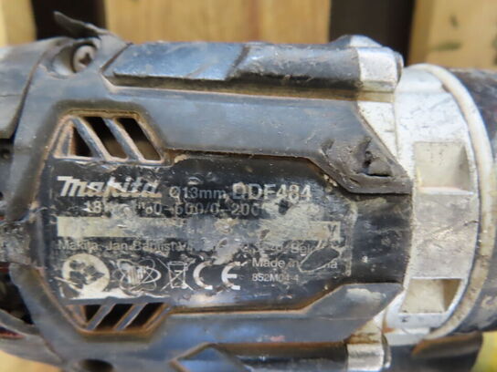 Boremaskine, oplader og Batteri - MAKITA DDF484